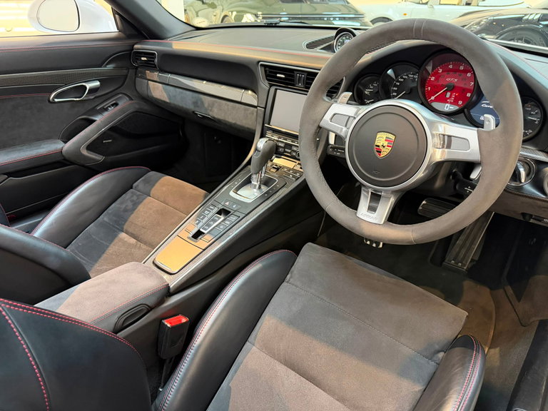 Porsche 991 Carrera 4 GTS