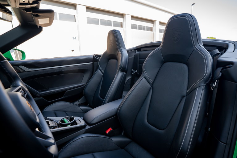 Porsche 992 Carrera 4S
