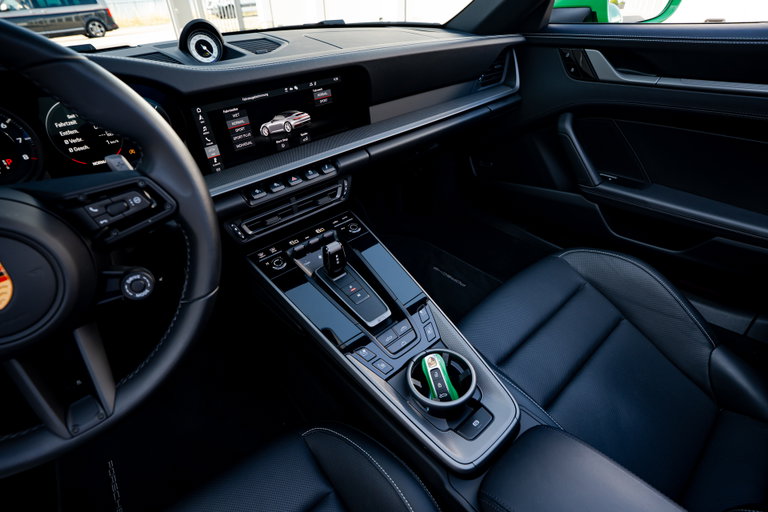 Porsche 992 Carrera 4S