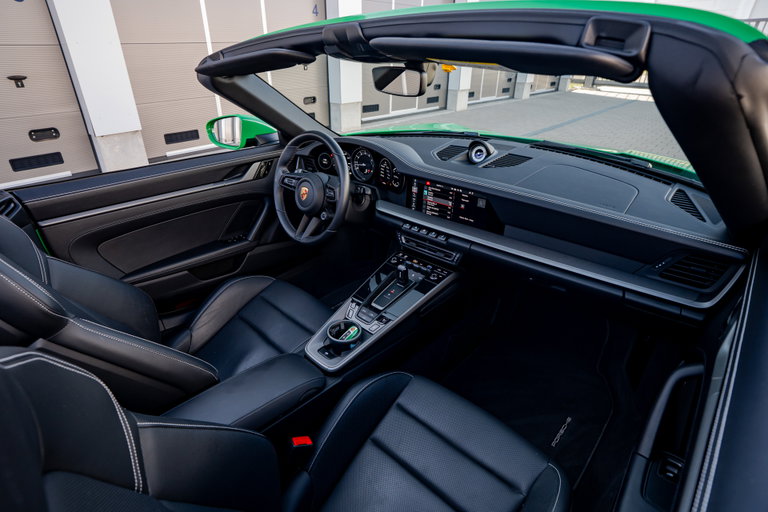 Porsche 992 Carrera 4S