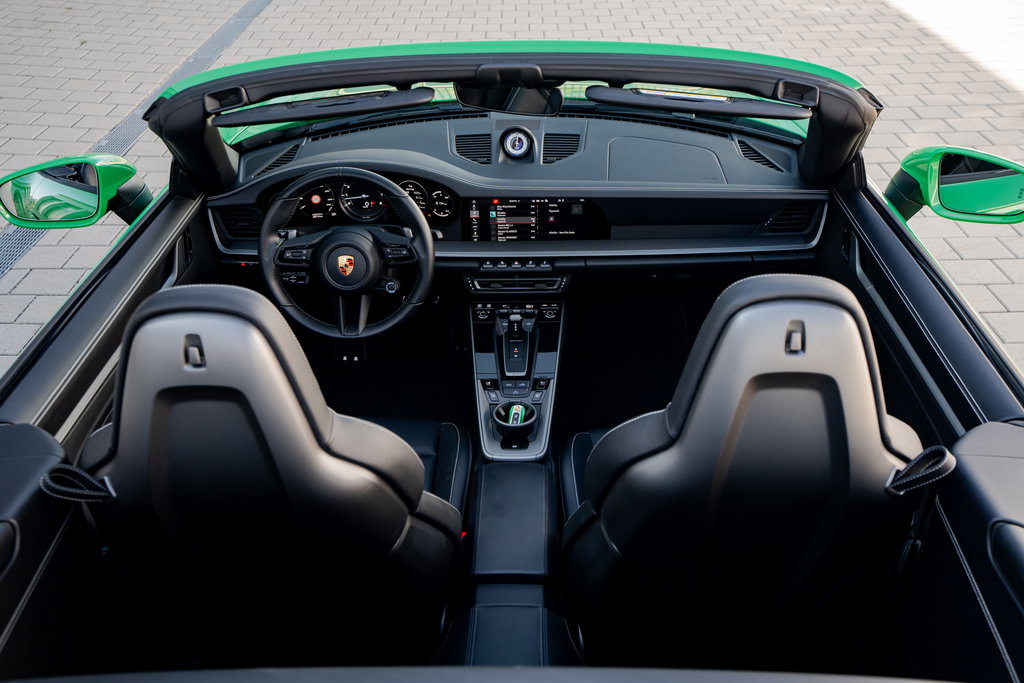 Porsche 992 Carrera 4S