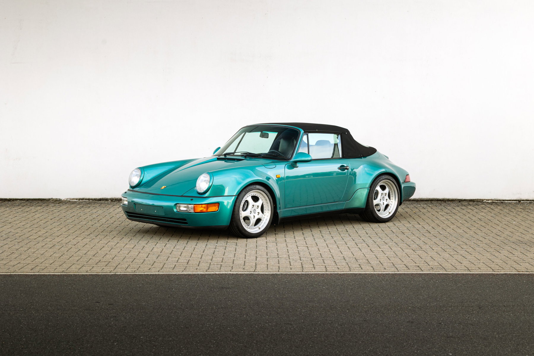Porsche in Wimbledon Green Metallic 23I - Color Overview