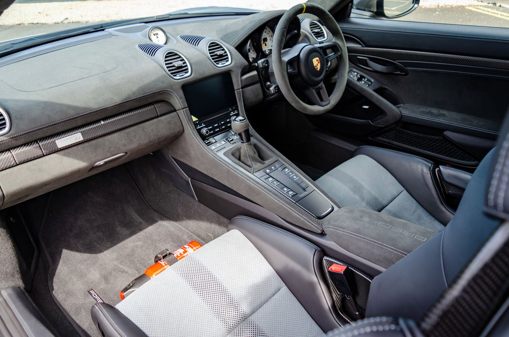 Porsche 718 Cayman GT4 RS