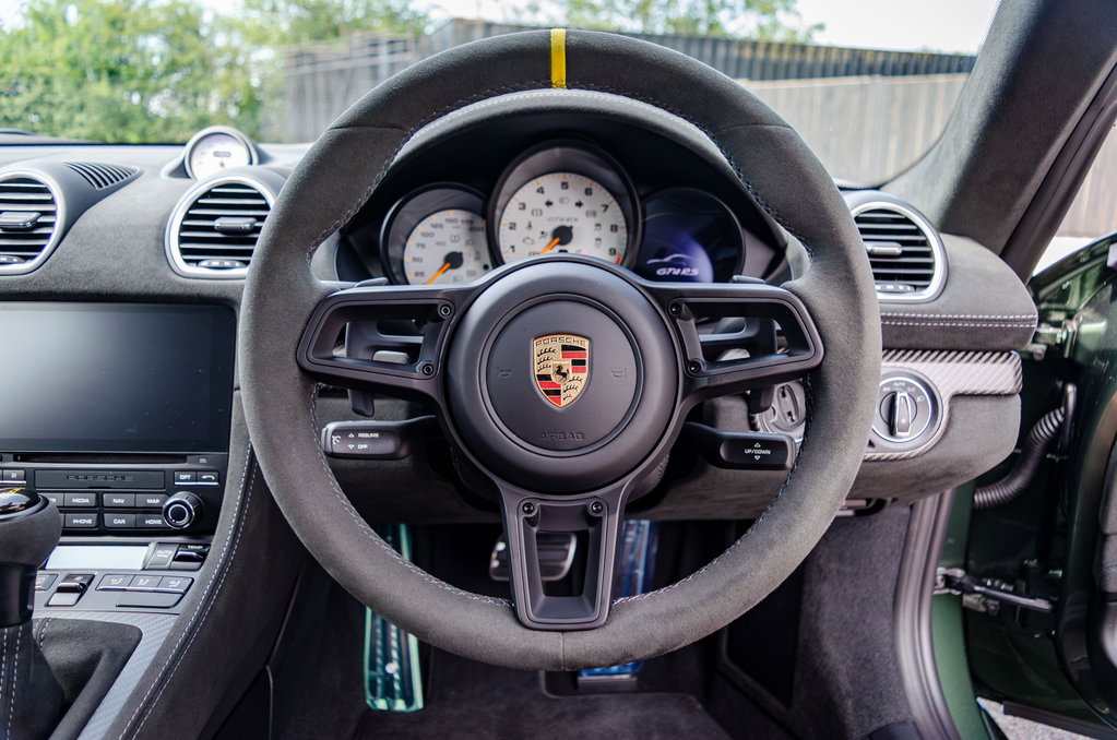 Porsche 718 Cayman GT4 RS