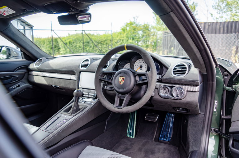 Porsche 718 Cayman GT4 RS