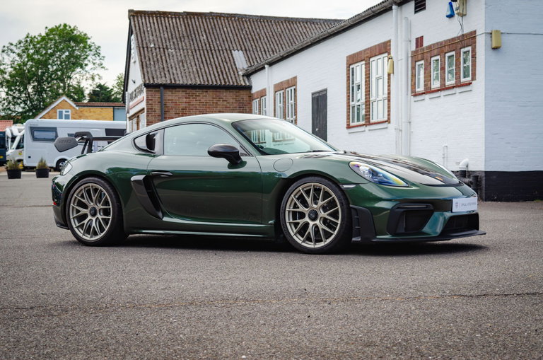 Porsche 718 Cayman GT4 RS