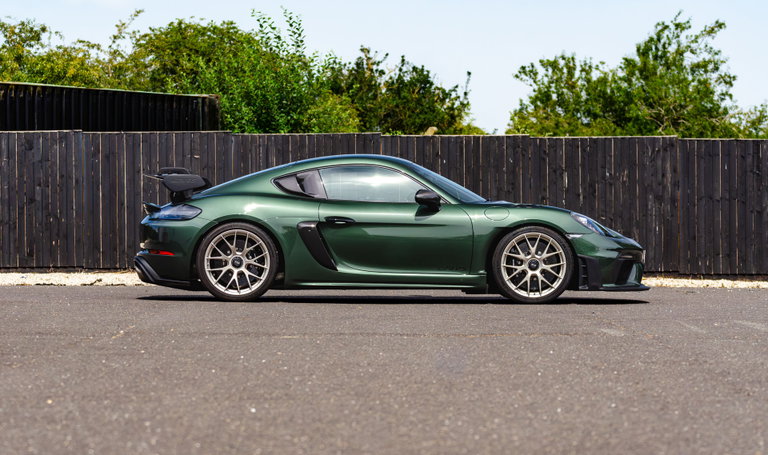Porsche 718 Cayman GT4 RS