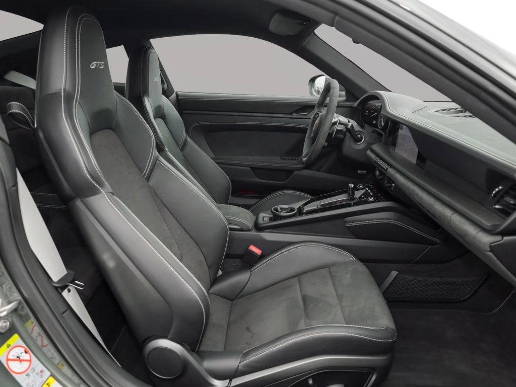 Porsche 992 Carrera 4 GTS