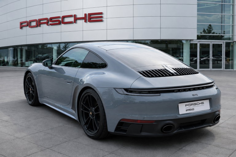Porsche 992 Carrera 4 GTS