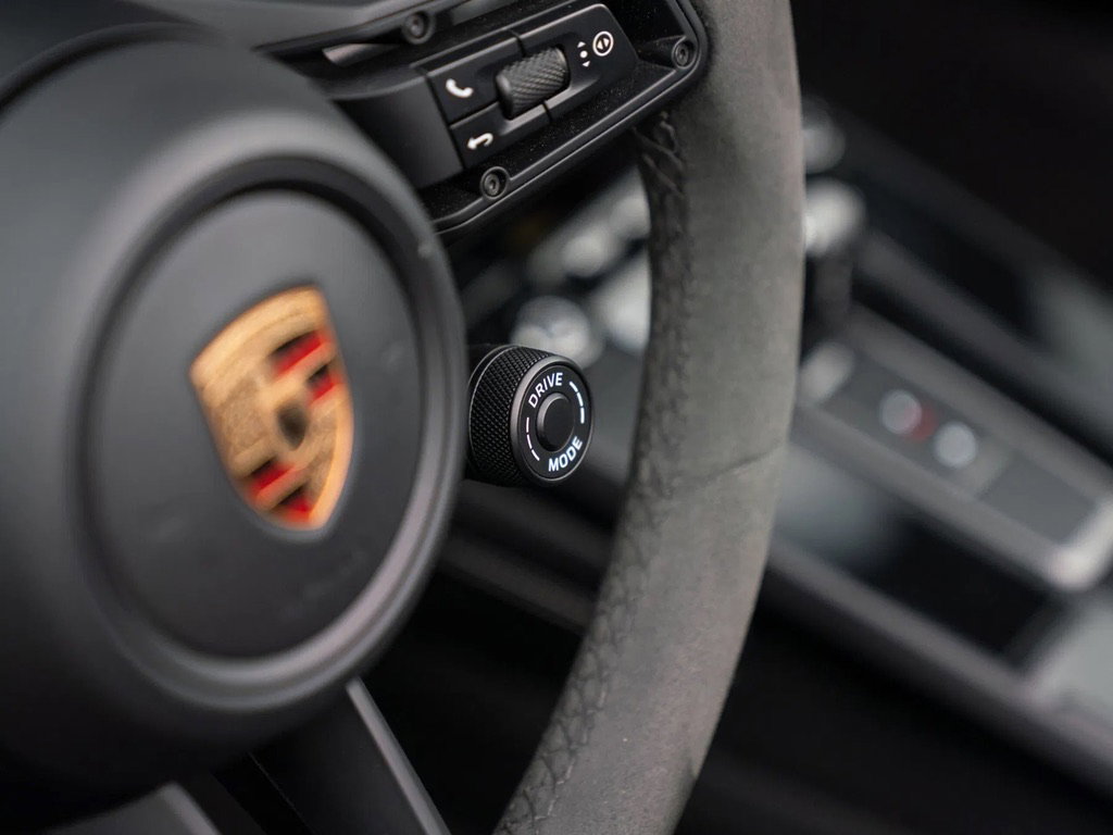 Porsche 992 Carrera 4 GTS