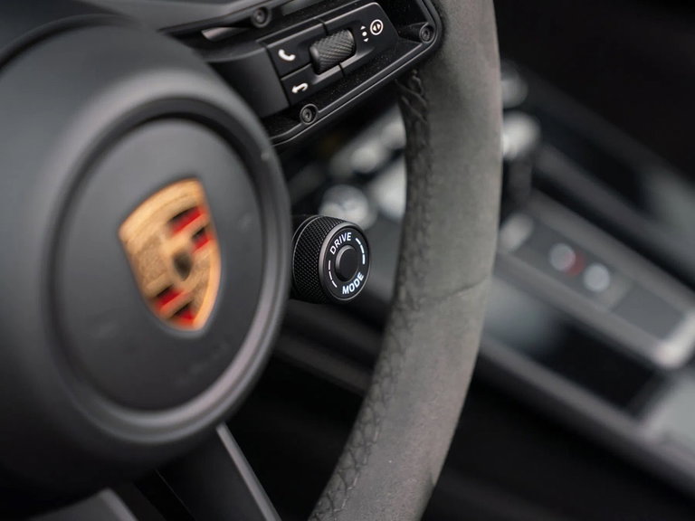 Porsche 992 Carrera 4 GTS