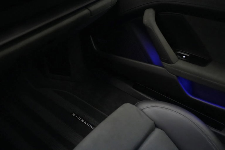 Porsche 992 Carrera 4 GTS
