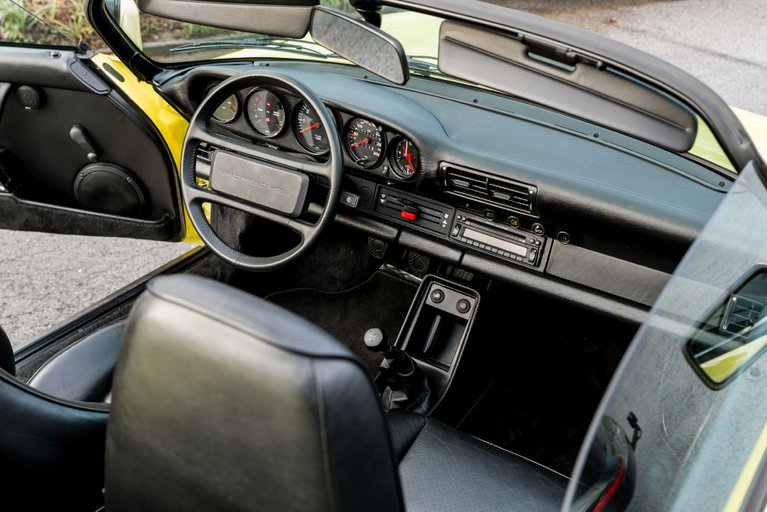 Porsche 911 Carrera 3.2 Speedster