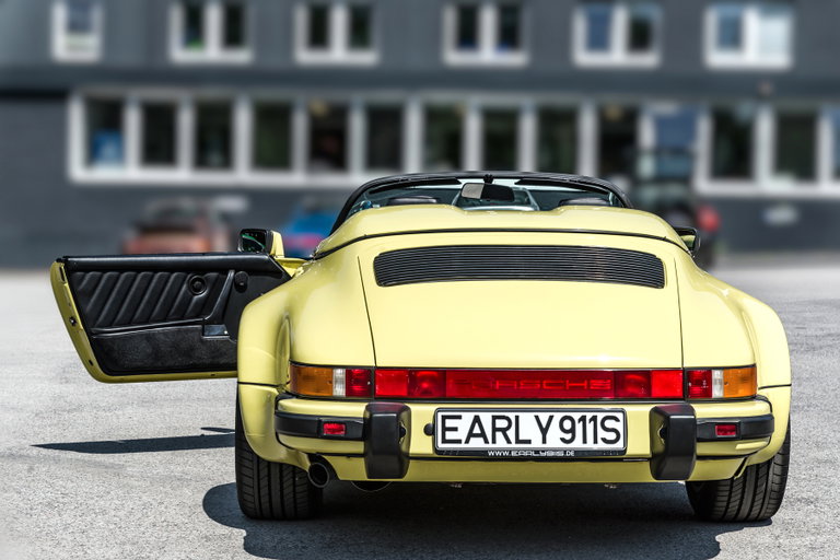 Porsche 911 Carrera 3.2 Speedster
