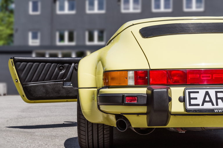 Porsche 911 Carrera 3.2 Speedster