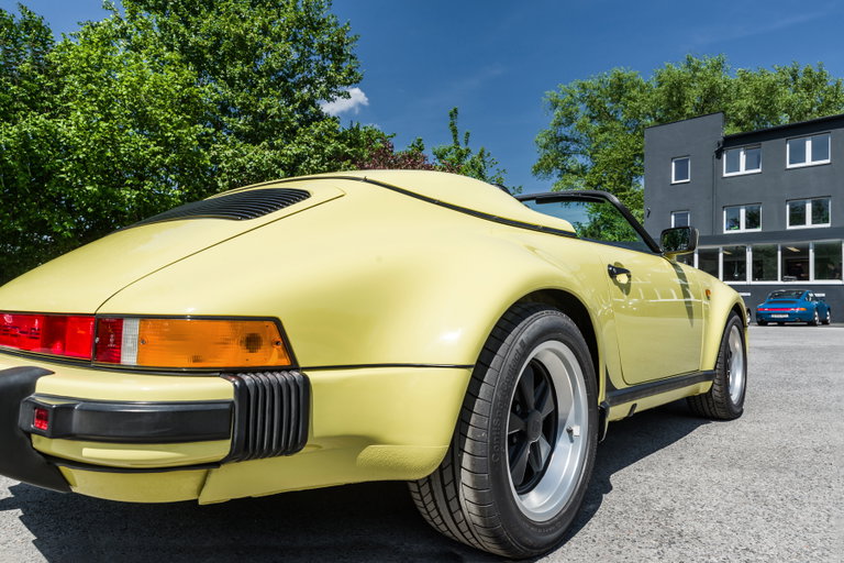 Porsche 911 Carrera 3.2 Speedster