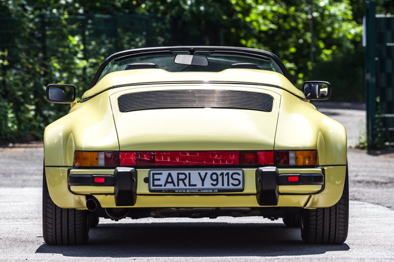 Porsche 911 Carrera 3.2 Speedster