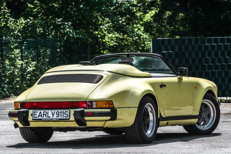 Porsche 911 Carrera 3.2 Speedster