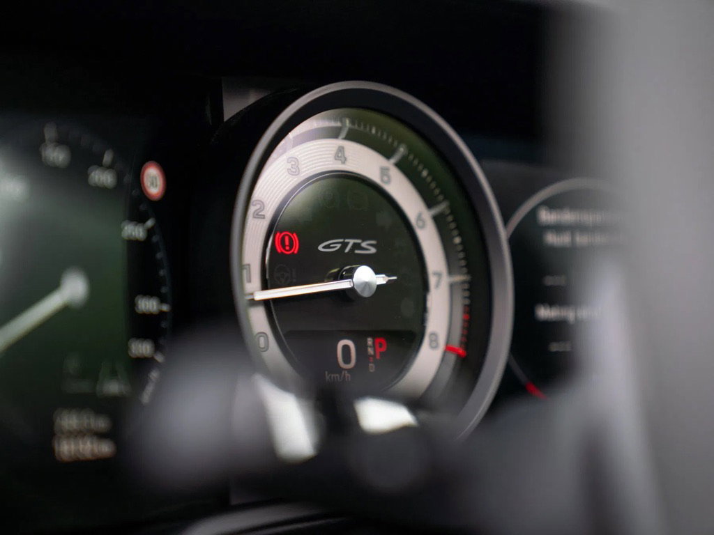 Porsche 992 Carrera 4 GTS