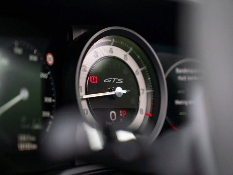 Porsche 992 Carrera 4 GTS