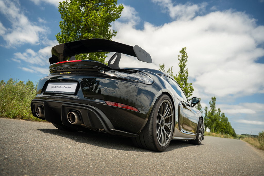 Porsche 718 Cayman GT4 RS