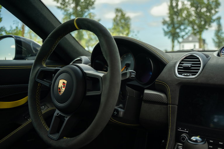Porsche 718 Cayman GT4 RS
