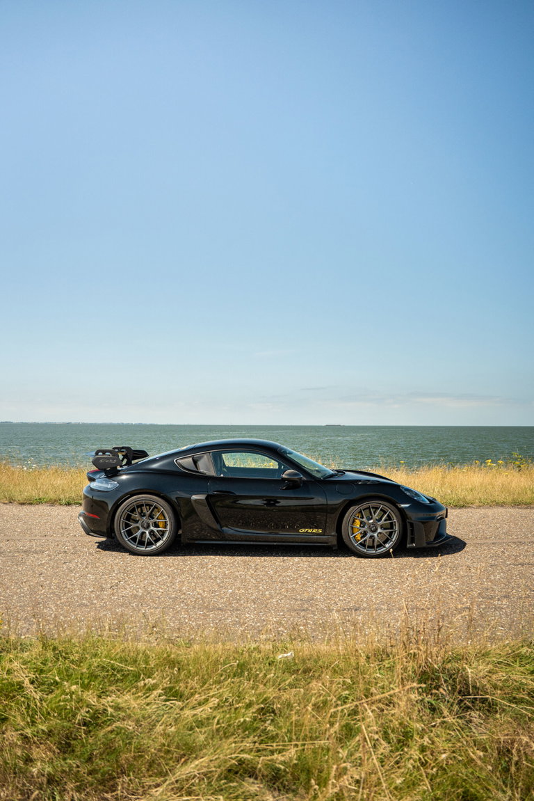 Porsche 718 Cayman GT4 RS