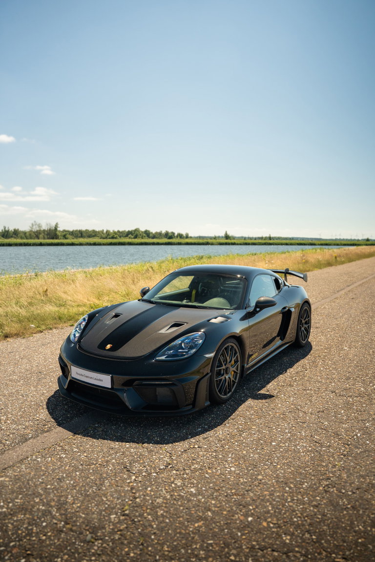 Porsche 718 Cayman GT4 RS