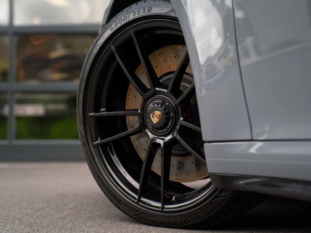 Porsche 992 Carrera 4 GTS