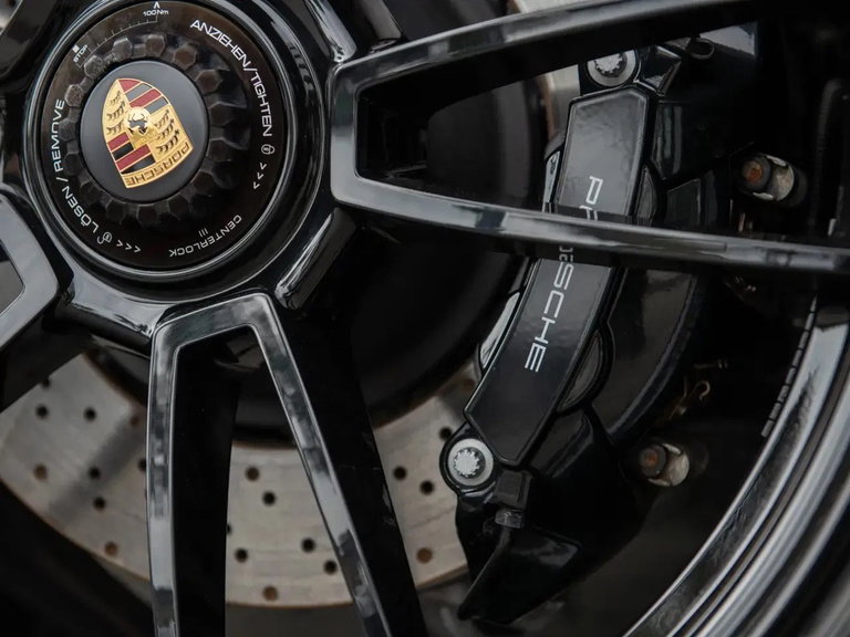 Porsche 992 Carrera 4 GTS