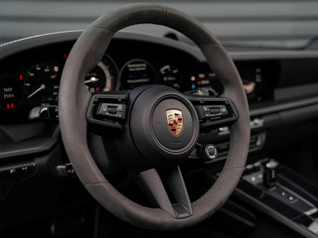 Porsche 992 Carrera 4 GTS