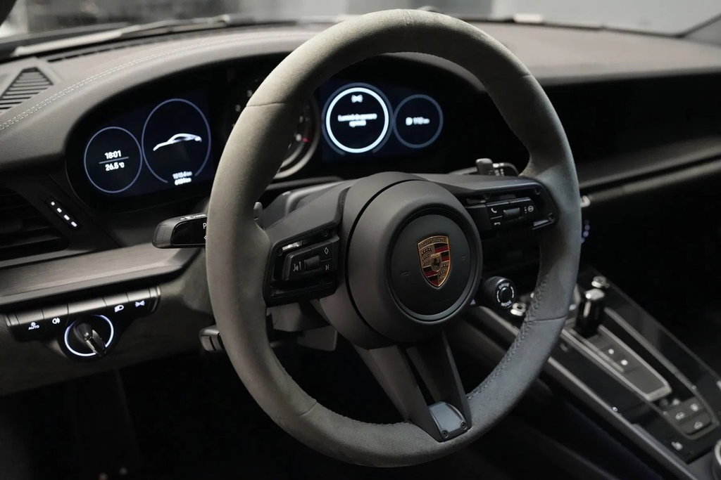 Porsche 992 Carrera 4 GTS