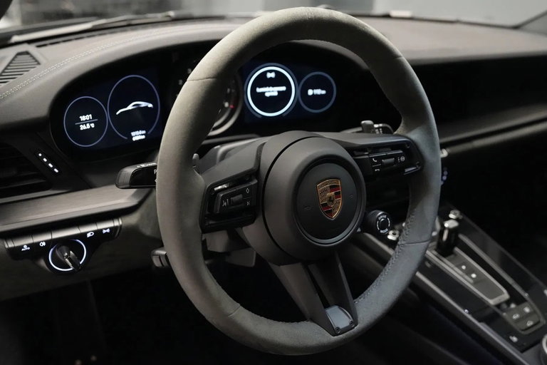 Porsche 992 Carrera 4 GTS