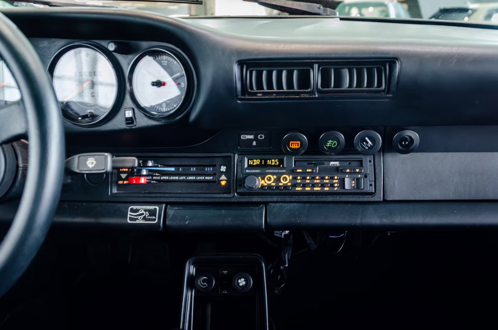 Porsche 911 Carrera 3.2 (US)