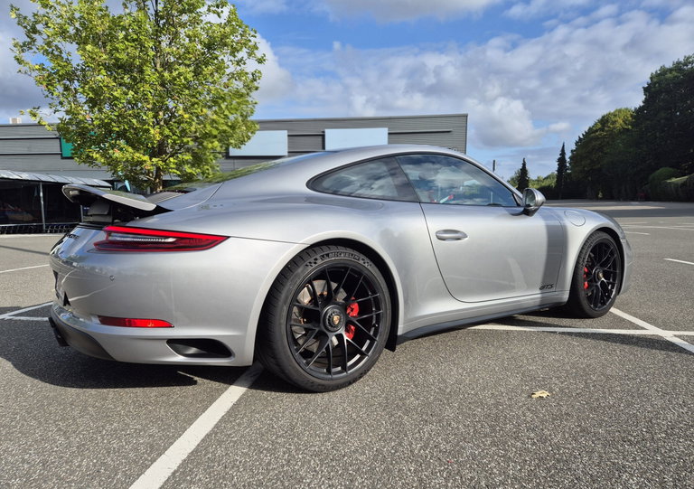 Porsche 991.2 Carrera GTS