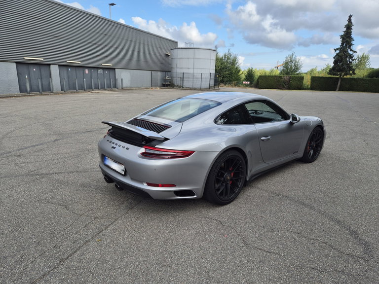 Porsche 991.2 Carrera GTS