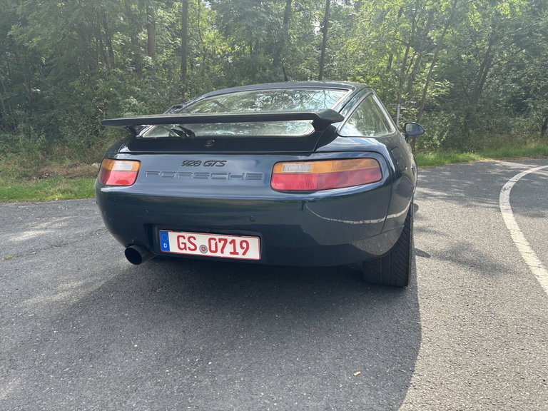 Porsche 928 S4