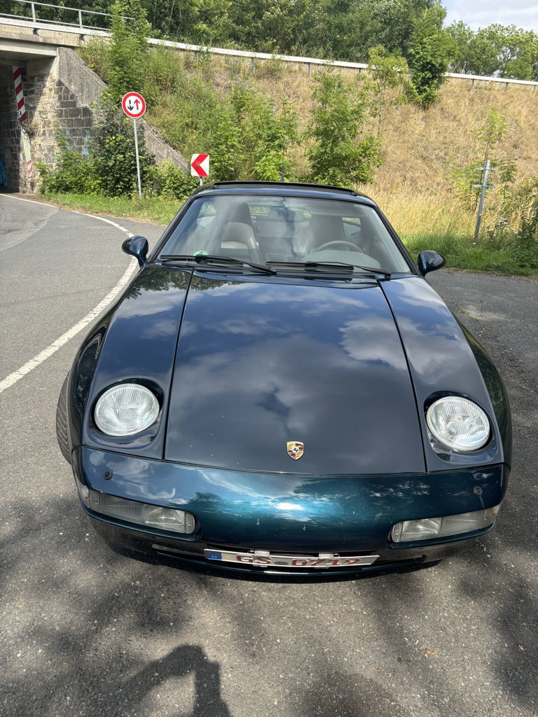 Porsche 928 S4