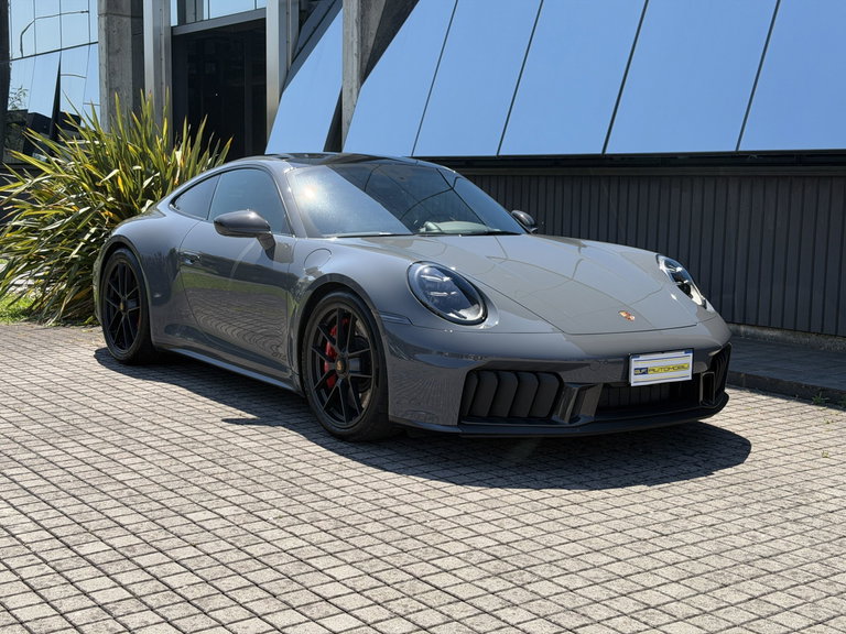 Porsche 992 Carrera 4 GTS