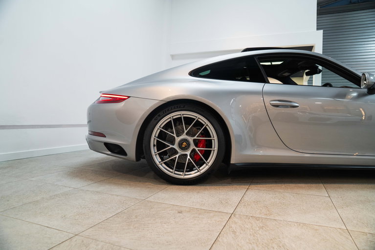 Porsche 991.2 Carrera GTS