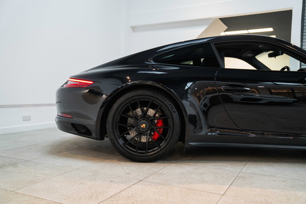 Porsche 991.2 Carrera GTS
