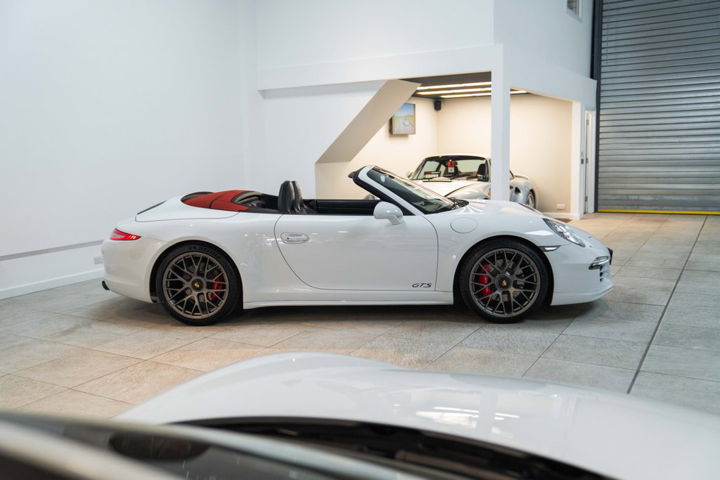 Porsche 991 Carrera 4 GTS