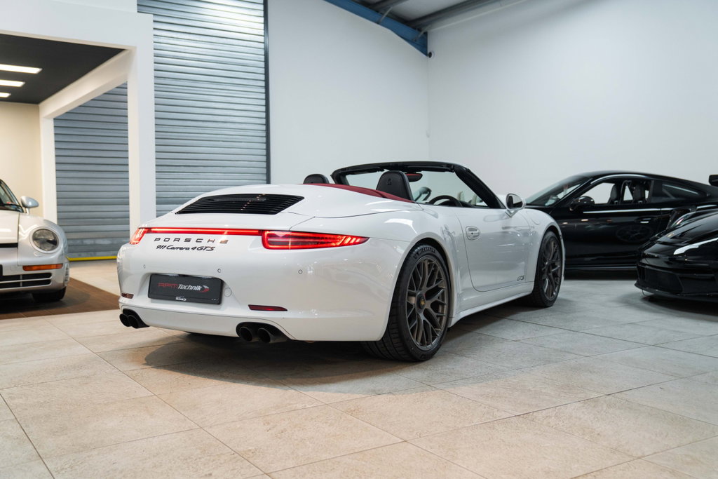 Porsche 991 Carrera 4 GTS