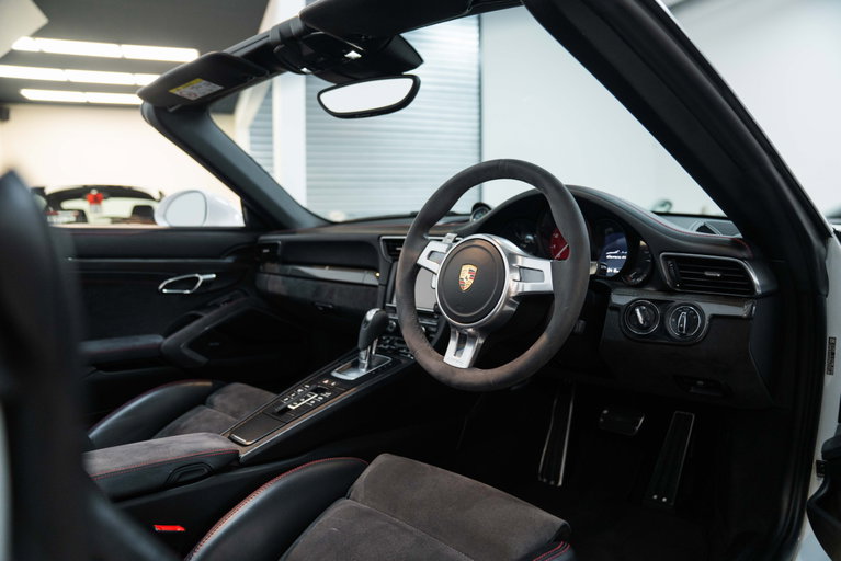 Porsche 991 Carrera 4 GTS