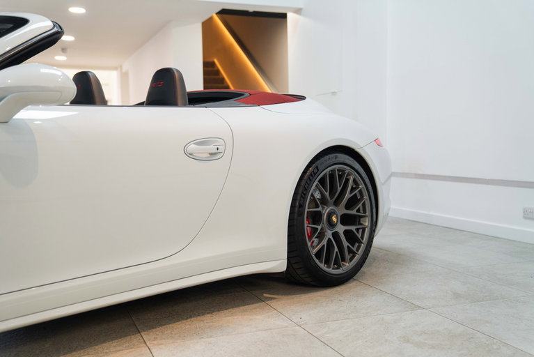 Porsche 991 Carrera 4 GTS