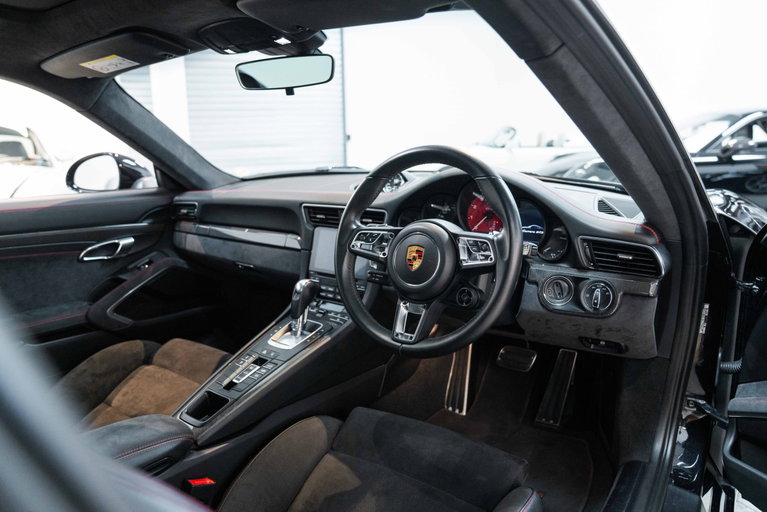 Porsche 991.2 Carrera GTS