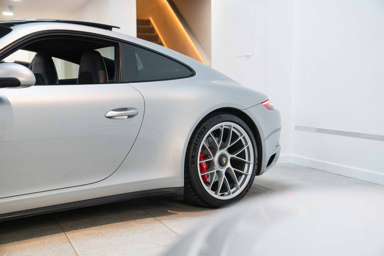 Porsche 991.2 Carrera GTS
