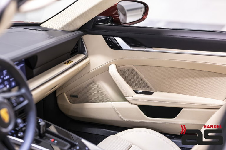 Porsche 992 Heritage Design Edition