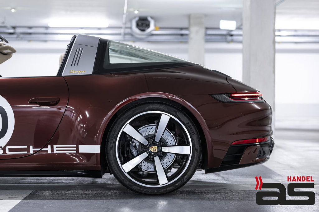 Porsche 992 Heritage Design Edition