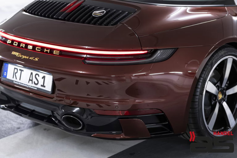 Porsche 992 Heritage Design Edition